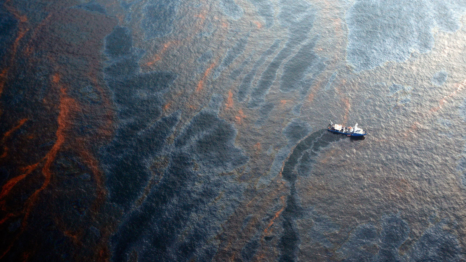 Gulf oil Spill: BP captures more oil, political pressure mounts