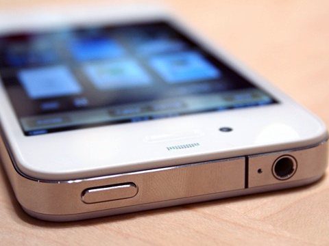 Apple Delaying White iPhone 4 Release For Antenna Redesign?